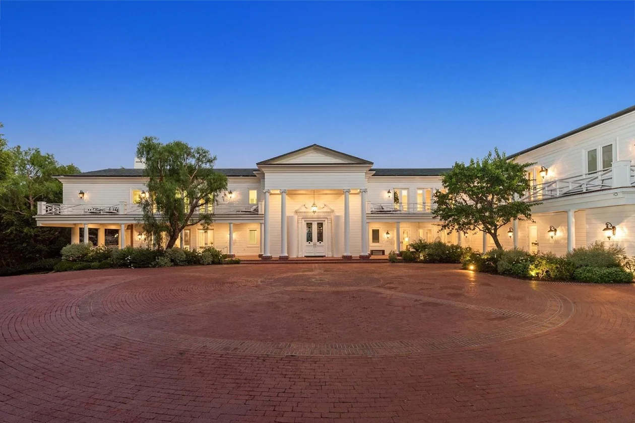 Iconic Holmby Hills Estate Owned by Hollywood Fashion