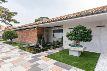 A Splendid Estate with Architectural Pond Hits the Market in Barcelona’s High-End Coastal Municipality 