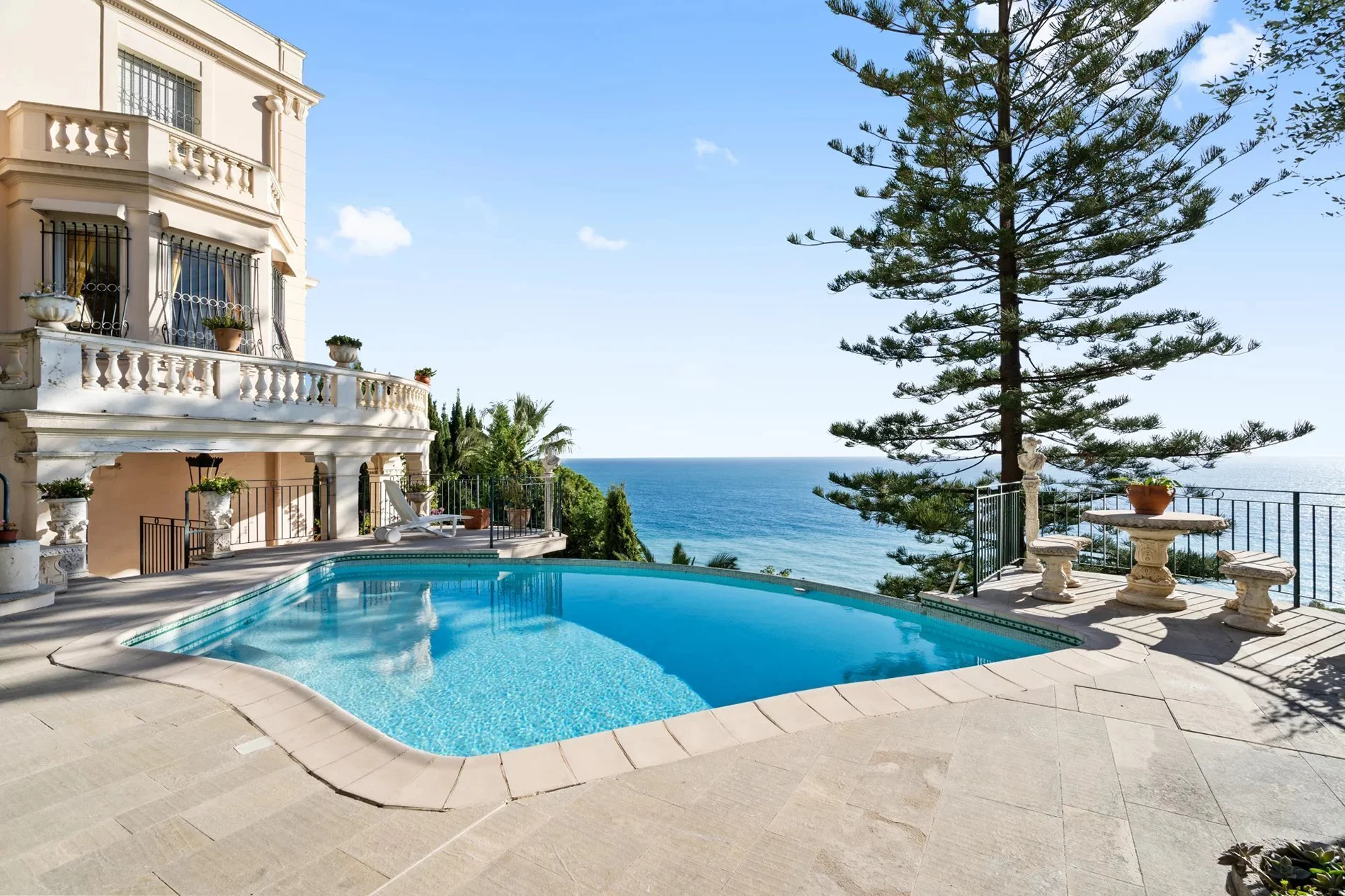 Savills Côte d’Azur Prime Residential 2024 Market Report: Top Residential Spots & Joie de Vivre Index