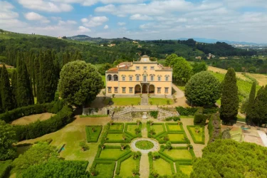 Villa Mona Lisa: Estate Once Owned by the Family of da Vinci’s “La Gioconda” Listed in Tuscany