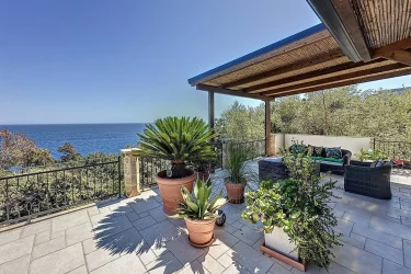 Villa With Grotta Zinzulusa Views up for Sale in a Highly-Regarded Location on Apulia’s Coastline