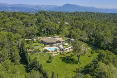 Mastering JamesEdition: 4 Essential FAQs for New Users