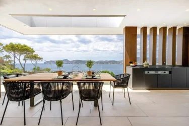 The Power of Digital Presence: Enhancing Your Listings on JamesEdition