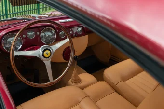 Angelina Joli’s Ferrari (3)