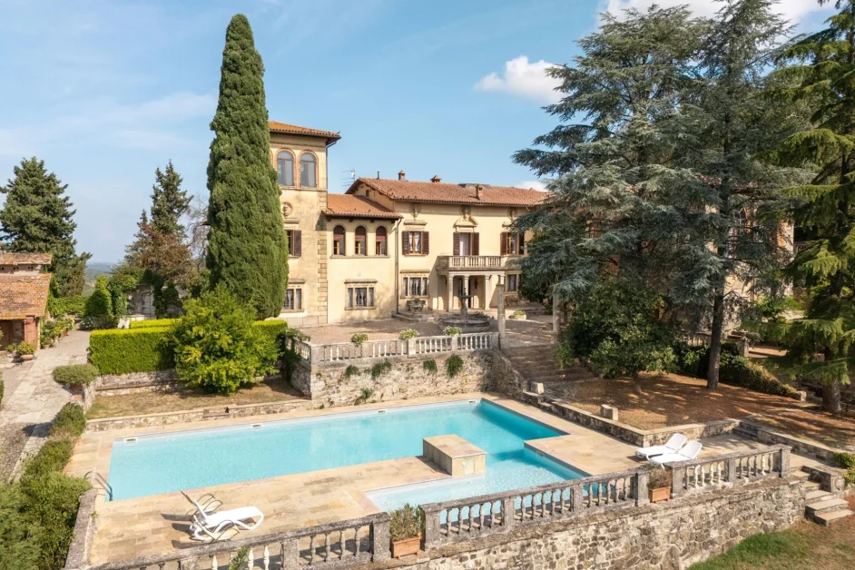 Le Capraie Mansion: Tuscan Heritage Estate in the Heart of Chianti Classico Country