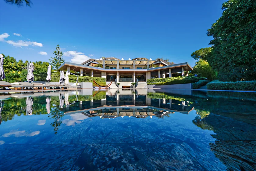 Prime Beachside Villa in Marbella’s Prestigious Guadalmina Baja Hits the Market