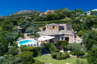 Villa Couëlle: A Nature-Inspired Masterpiece in the Hills of Porto Cervo, Sardinia