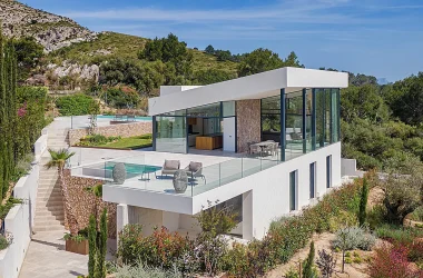 Sun-Soaked Prestige: Mapping the High-Stakes Appeal of Southern Europe’s Island Retreats