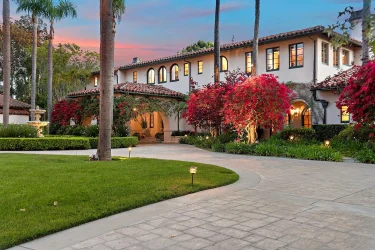 Two Markets, One Country: How International vs. Domestic Buyers Shape U.S. Luxury Real Estate