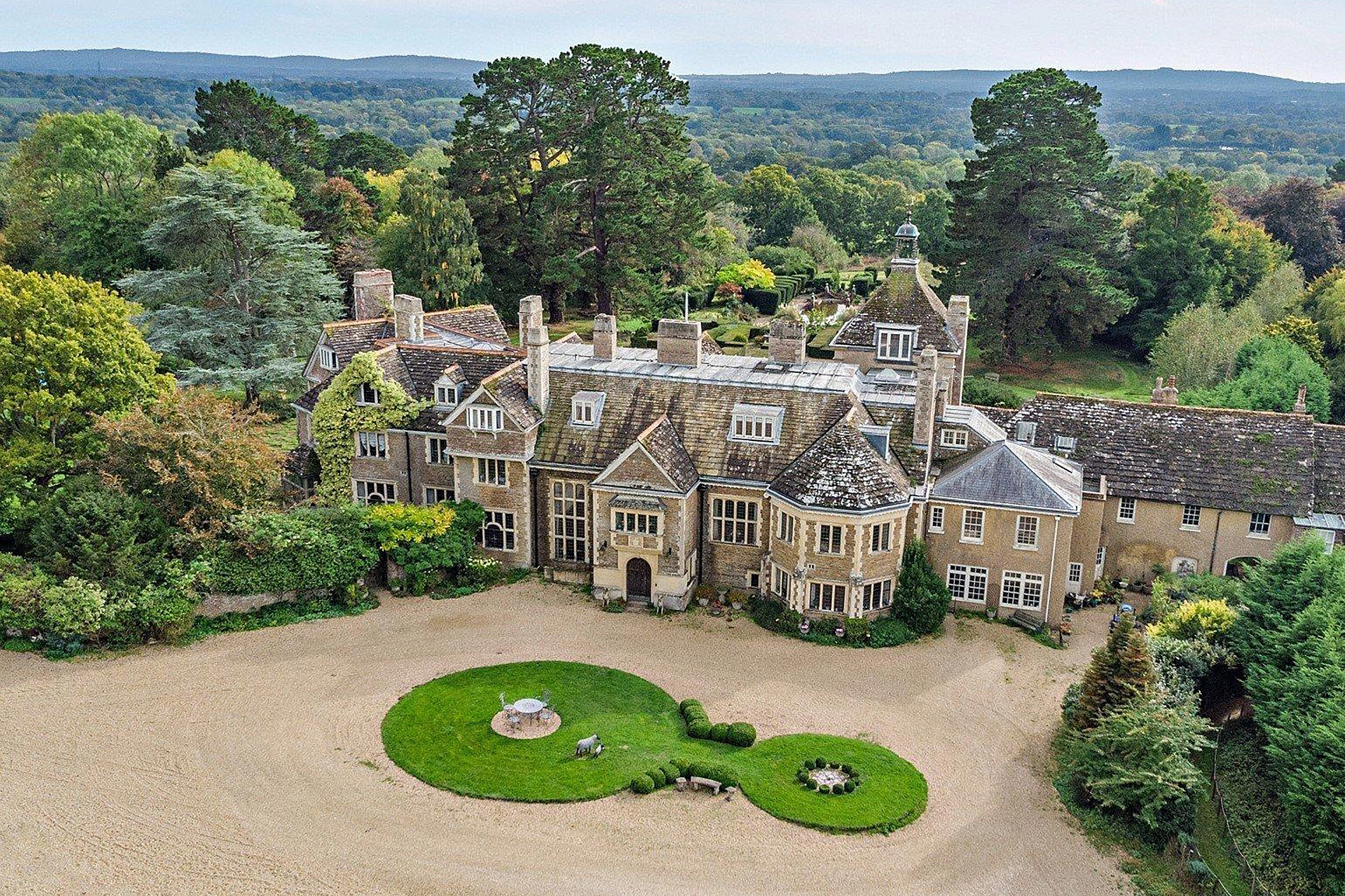 Strutt & Parker Brings UK Heritage Estates to Global Buyers Through the JamesEdition Platform