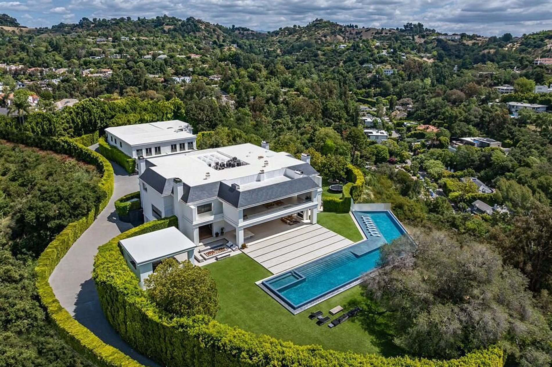 Jennifer Lopez’s Beverly Hills Megamansion Returns at $49.9M Following an $18M Price Reset