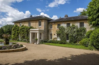 Hamptons International_1