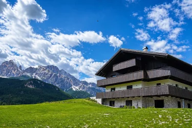 Design Masterpiece Villa in Cortina d'Ampezzo with Panoramic Dolomite Views