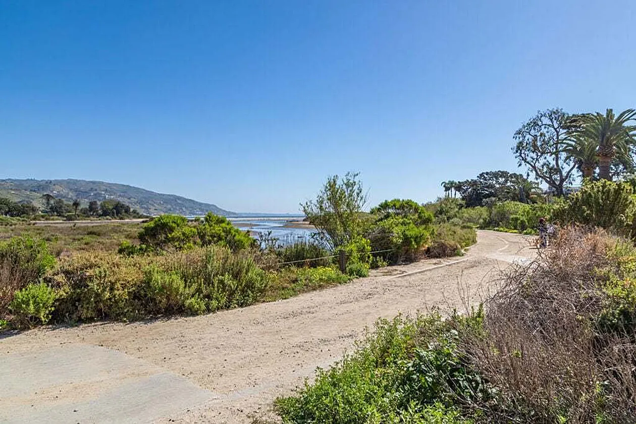 RHCP mansion_10