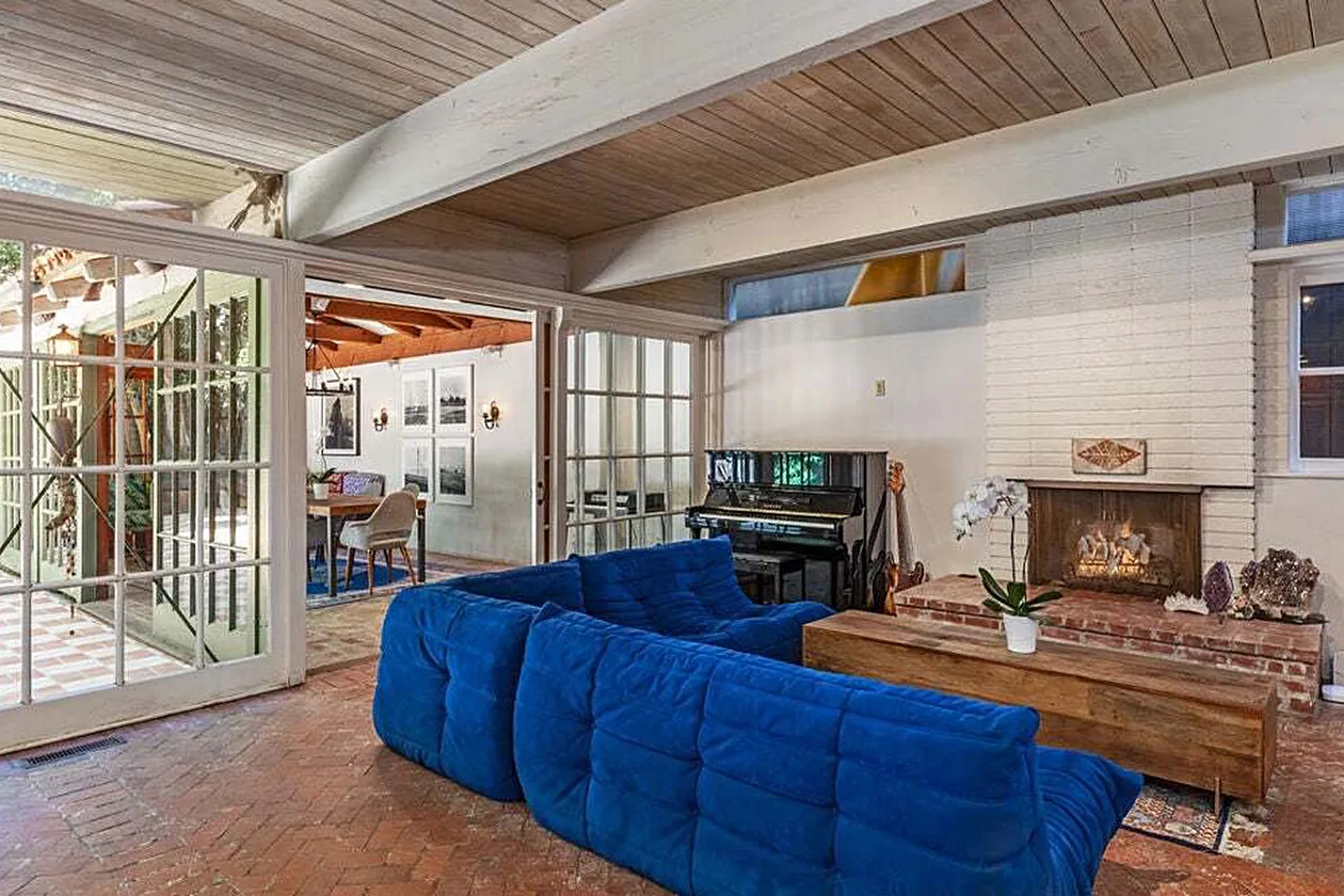 RHCP mansion_3