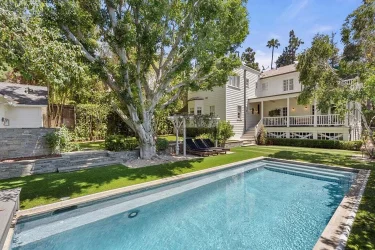 Amanda Seyfried Is Selling Her Longtime LA Home After Moving to a Farm Upstate