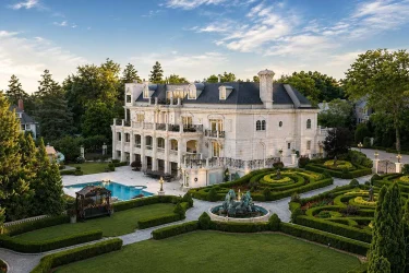 The 'White House' of Todt Hill: A Gambino Boss's Staten Island Estate Returns